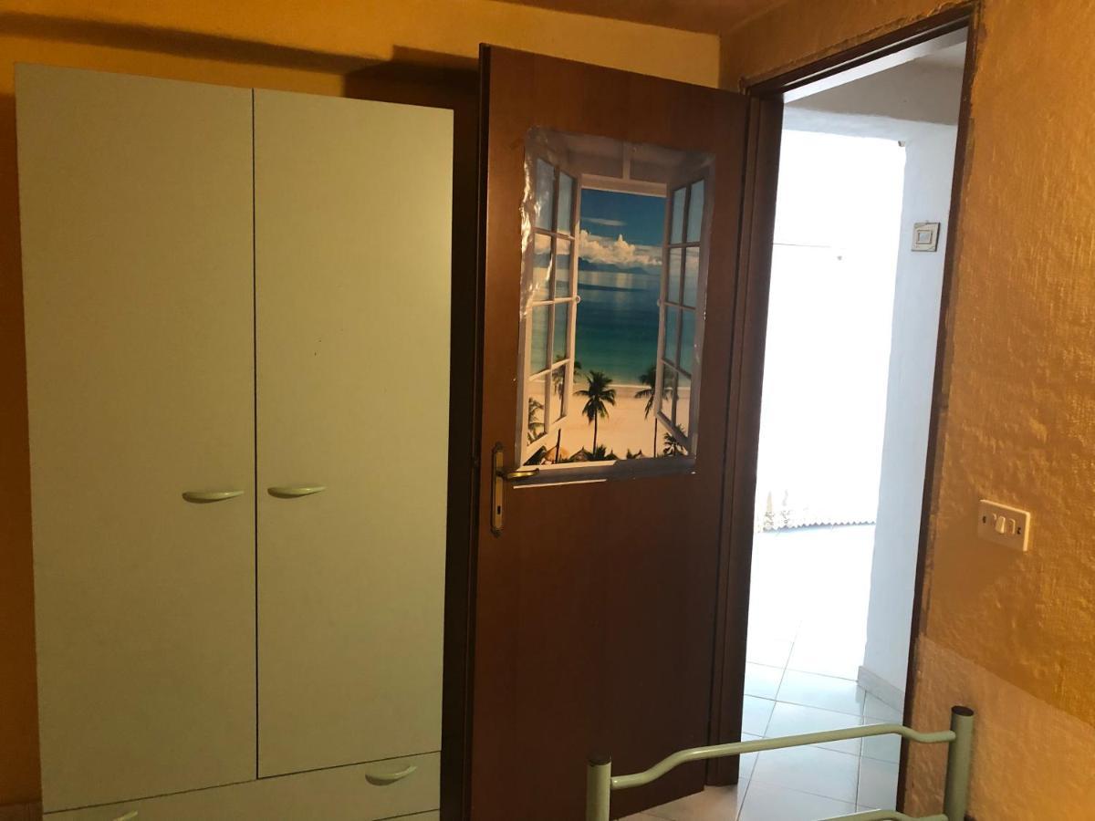 Sarrala Lägenhet Tertenìa Exteriör bild